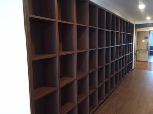 ▲お二人部屋の一部のお部屋にはこのような収納棚を大胆にあしらったお部屋もありました。